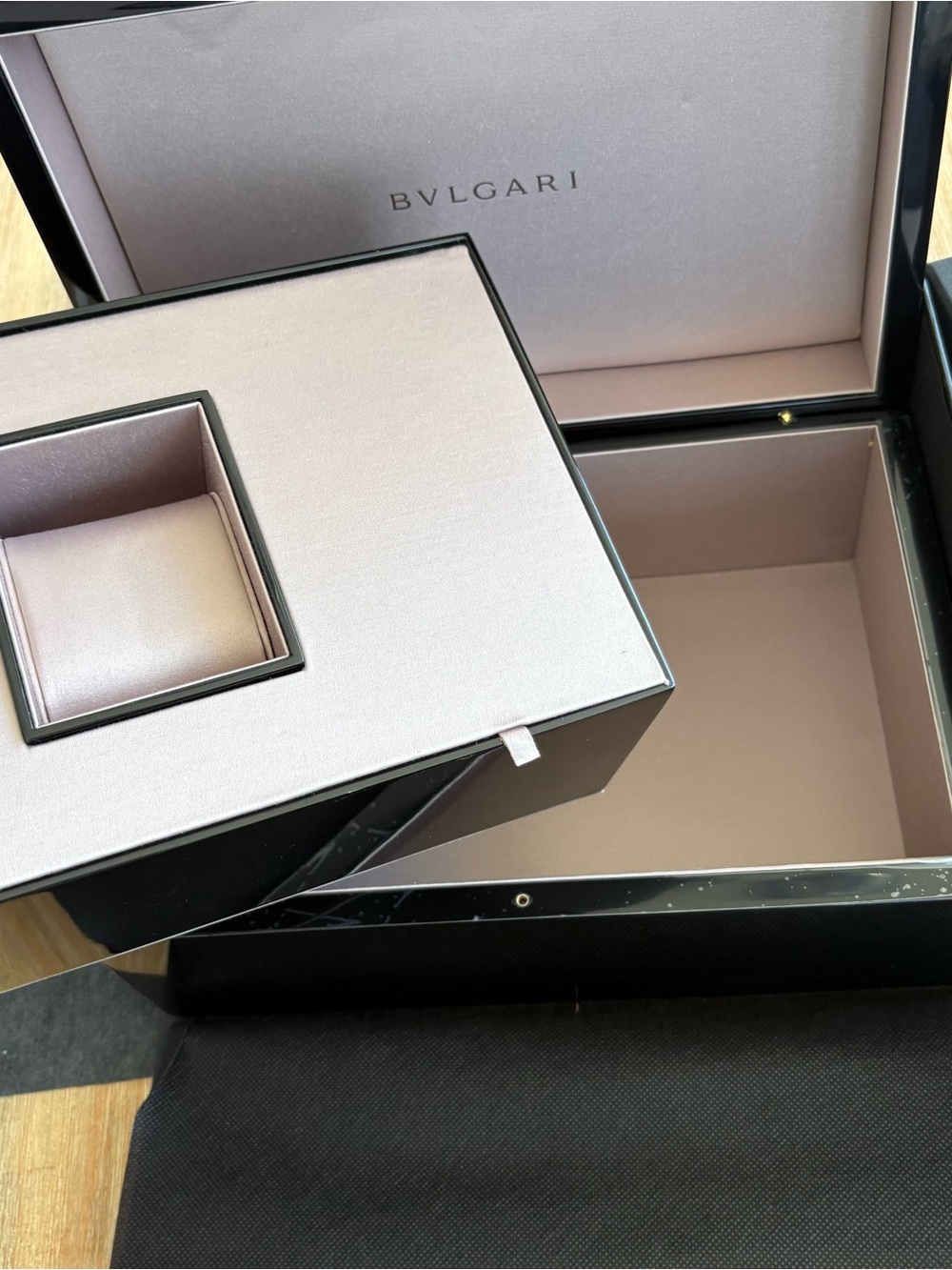 BVLGARI Black Lacquered Jewelry Box with Blush Interior - Picture 10 of 16